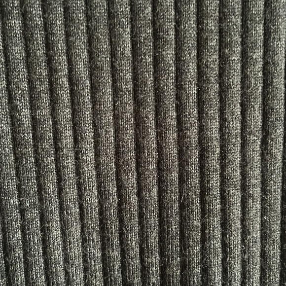 Heartloom | Ribbed Knit Off-Shoulder Midi Dress - Picture 4 of 7